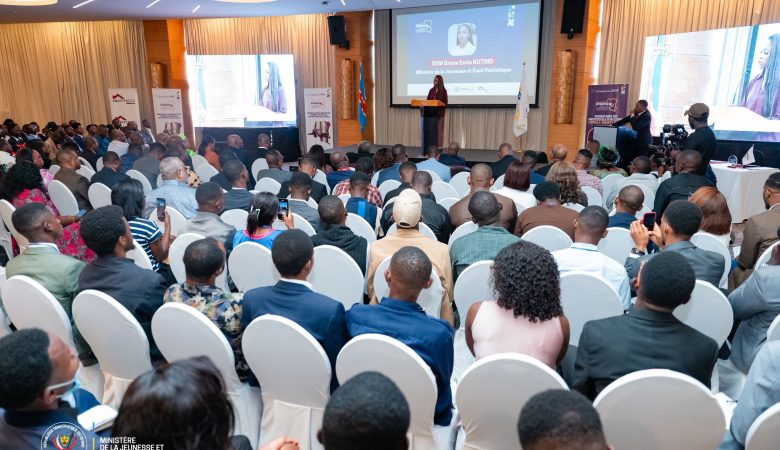 La Ministre de la Jeunesse et de l’Éveil Patriotique, Mme Grace Emie Kutino, a pris part à la cérémonie de signature du protocole d’accord entre le Fonds Spécial pour la Promotion, l’Entrepreneuriat et l’Emploi des Jeunes et Equity BCDC